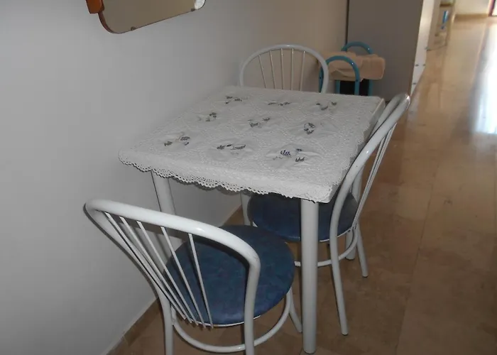 Πανσιόν Triple 13591g Ρόβινι